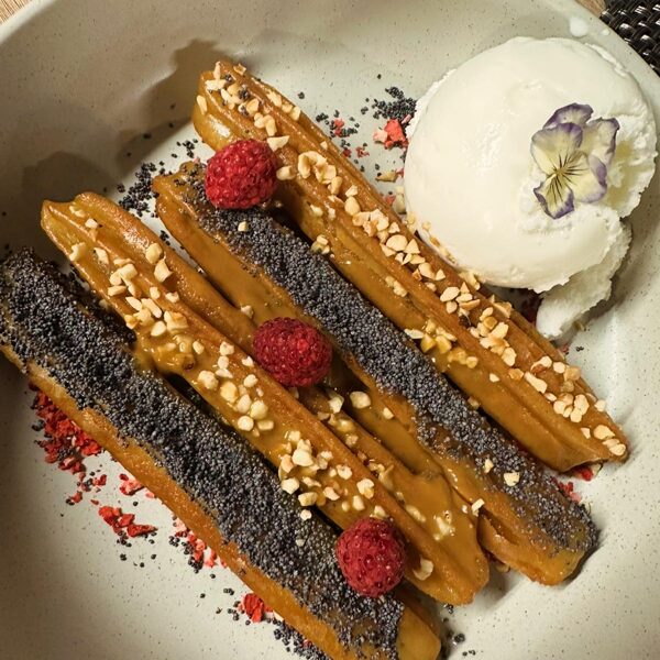 Spāņu churros ar cepumu mērci